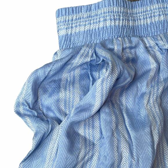 Show Me Your Mumu Serena Smocked Shorts Blue and White Size Small - Picture 4 of 7